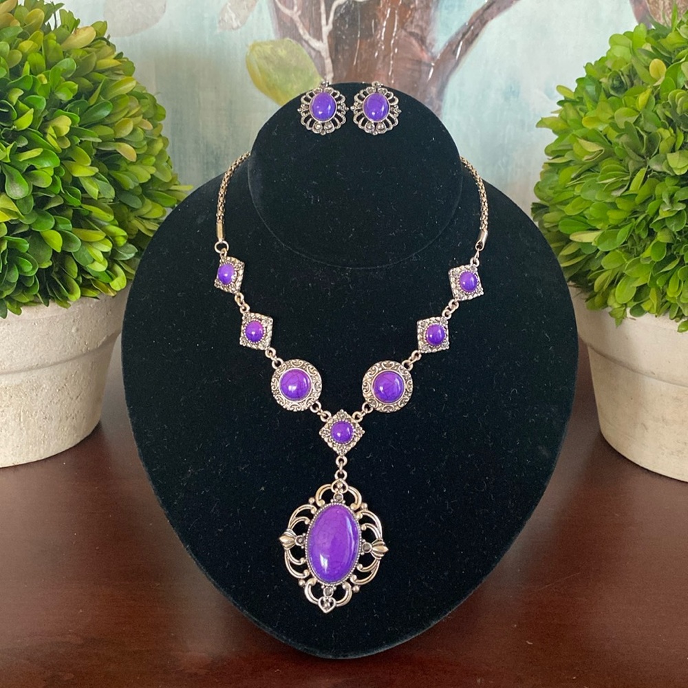 VINTAGE STYLE PURPLE NECKLACE AND EARRINGS SET - FASHION JEWELRY 🌟EUC🌟